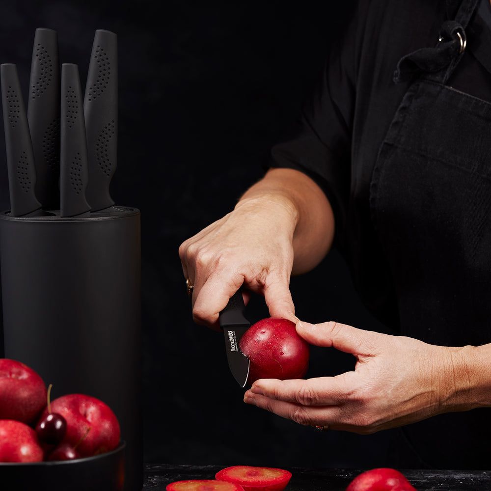 Stylish knife block with six sleek knives and vibrant apples in the background - Baccarat id3 kuro