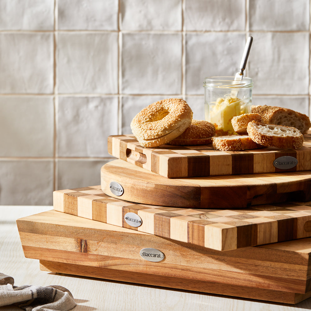 Acacia round cutting board with natural grain texture light brown color - Baccarat butchers corner