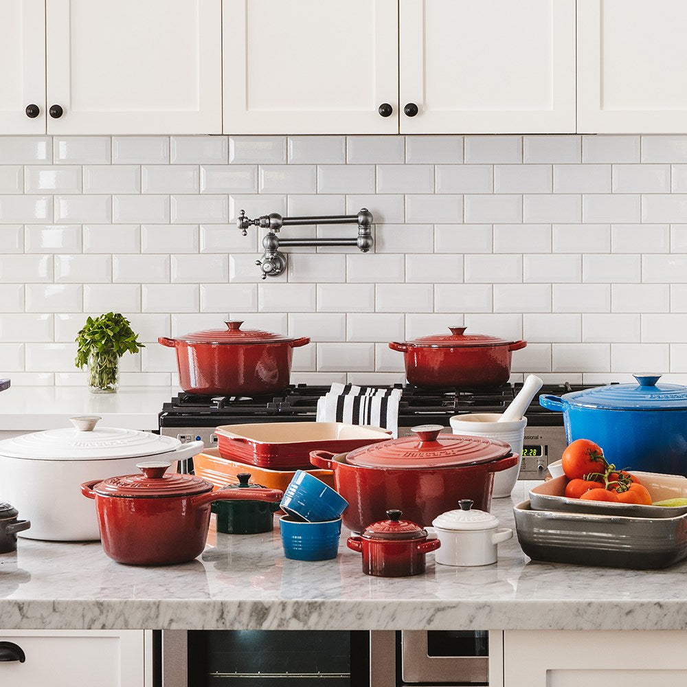 a round french oven with lid in vibrant red - Baccarat le connoisseur 25cm 39l round french oven