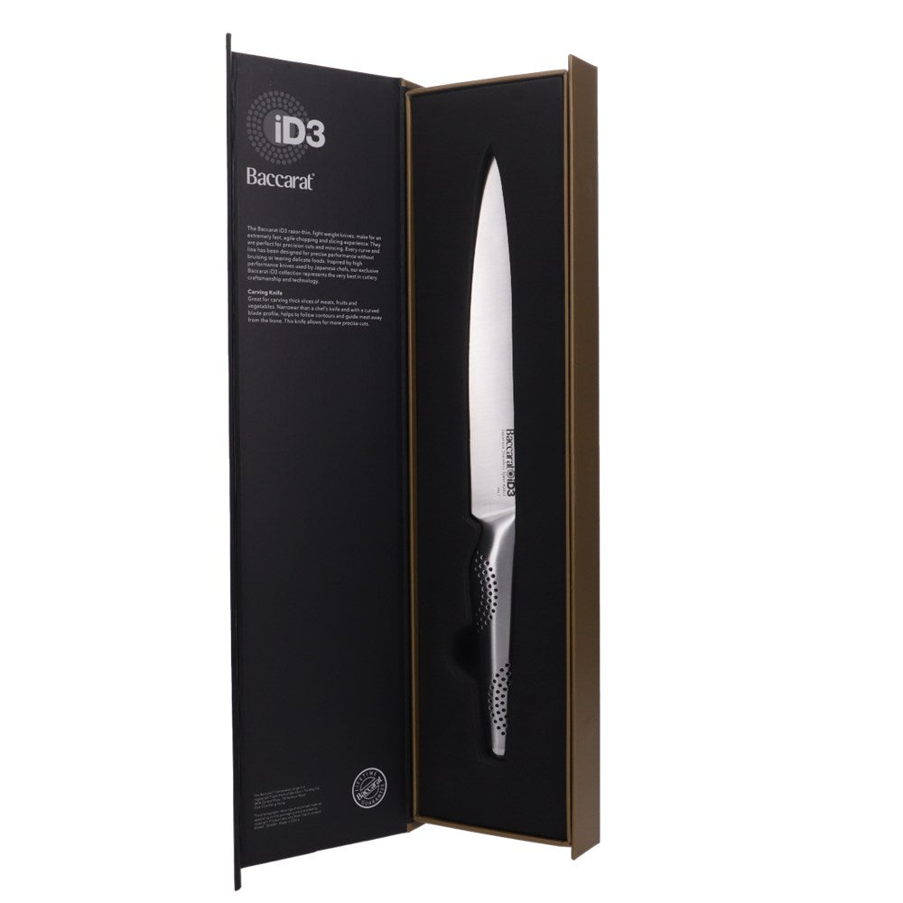 Person carving a roasted chicken on a wooden board with a smooth cutting edge - Baccarat ID3