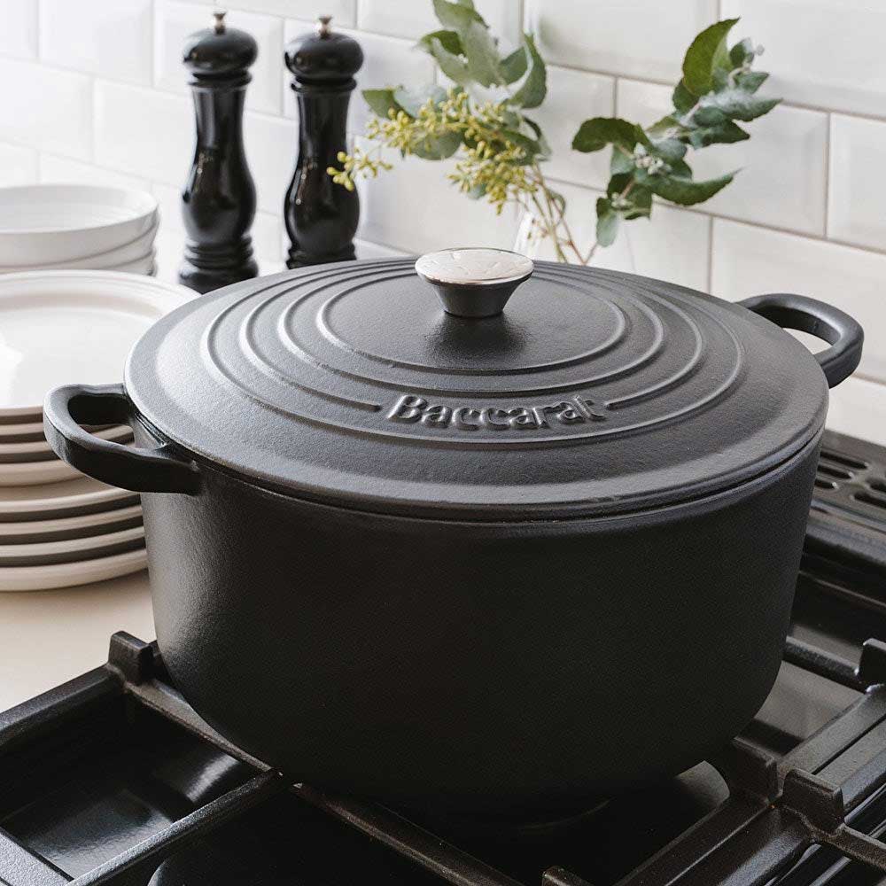 Elegant cast iron round french oven with white flowers and wood accents - Baccarat Le Connoisseur