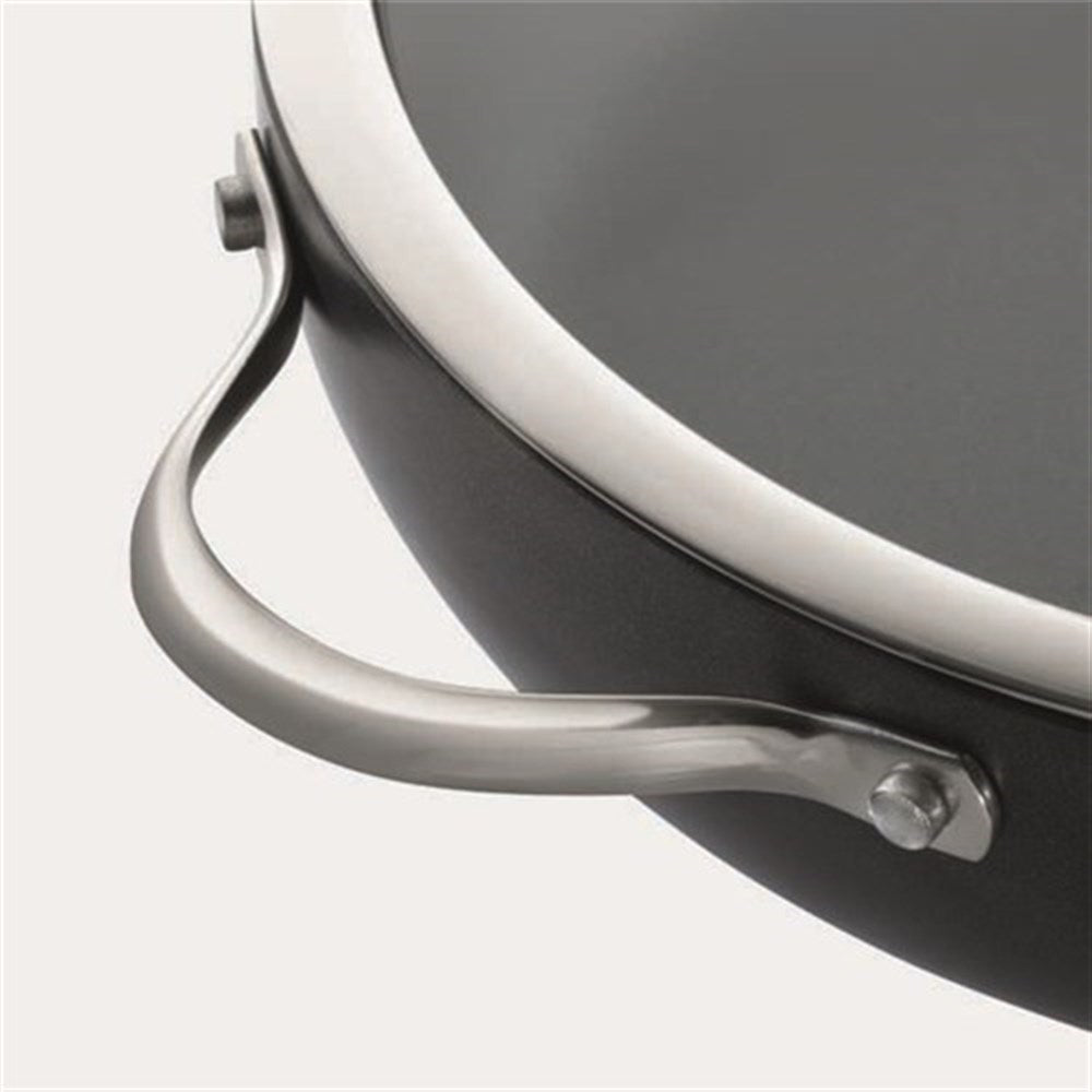 Saute pan with lid and cooking icons in black and white with Lifetime Guarantee text - Baccarat