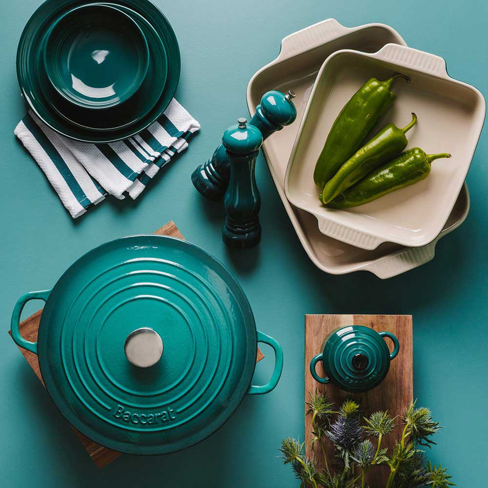 A sleek non stick serving pan with a smooth surface and ergonomic handle 28cm - Baccarat