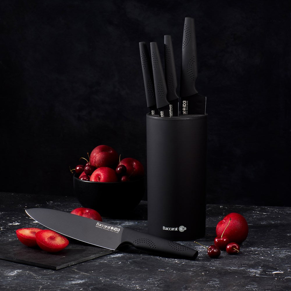 Stylish knife block with six sleek knives and vibrant apples in the background - Baccarat id3 kuro