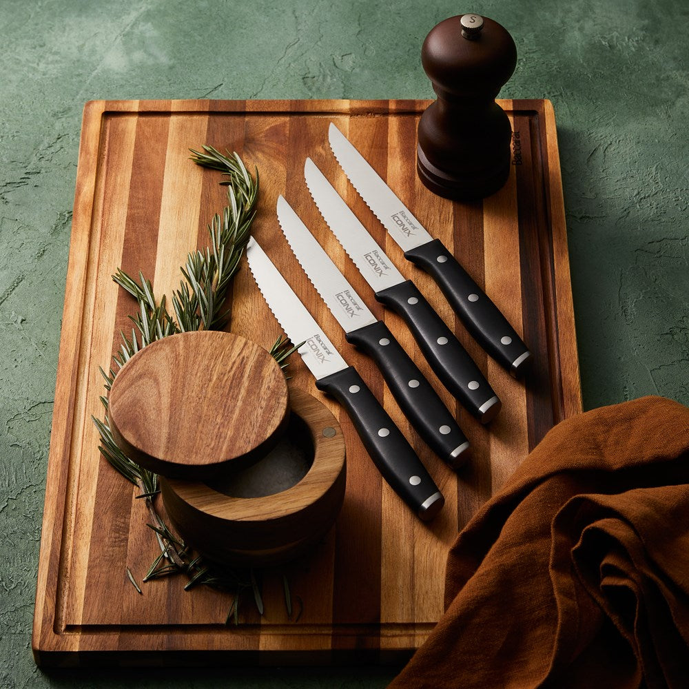 Four stainless steel utility knives aligned horizontally black handles - Baccarat wolfgang starke