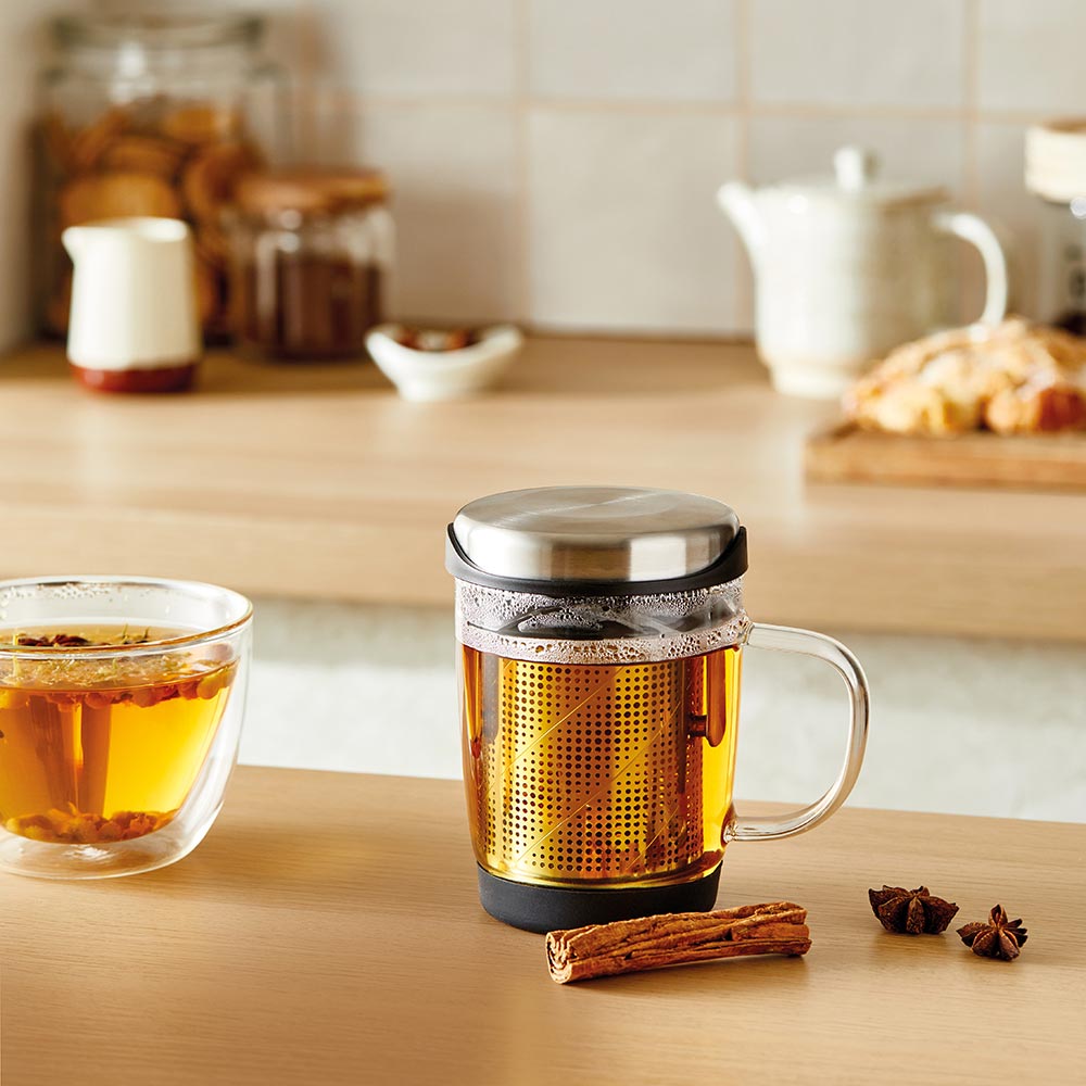 Glass tea infuser mug with stainless steel mesh and black lid for brewing loose leaf tea - Baccarat