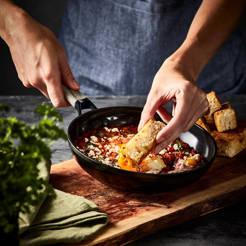 Black frying pan with handle colourful food graphics 31cm round saute pan - Baccarat le connoisseur