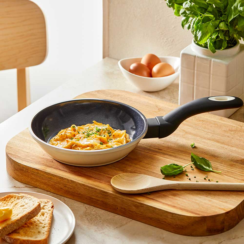 Aerial view of a non-stick frying pan with a black handle kitchen cookware 28cm - Baccarat culinarix