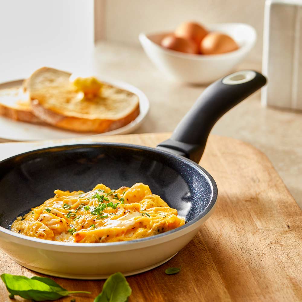 Aerial view of a non-stick frying pan with a black handle kitchen cookware 28cm - Baccarat culinarix