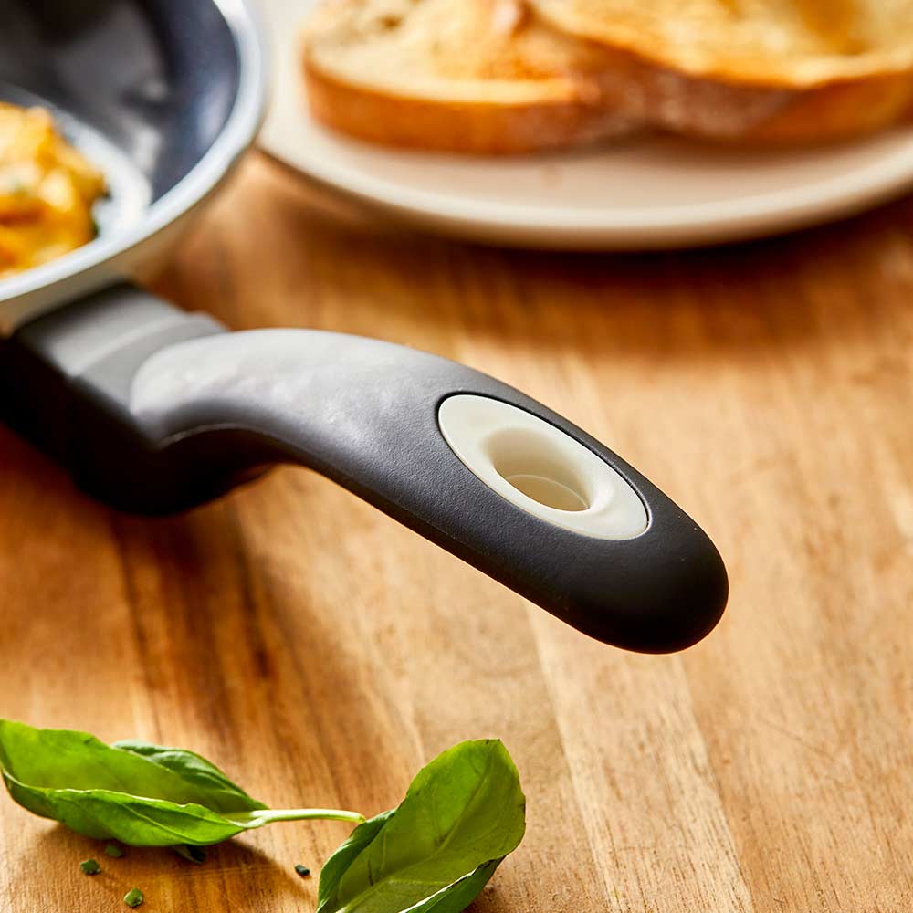 Aerial view of a non-stick frying pan with a black handle kitchen cookware 28cm - Baccarat culinarix