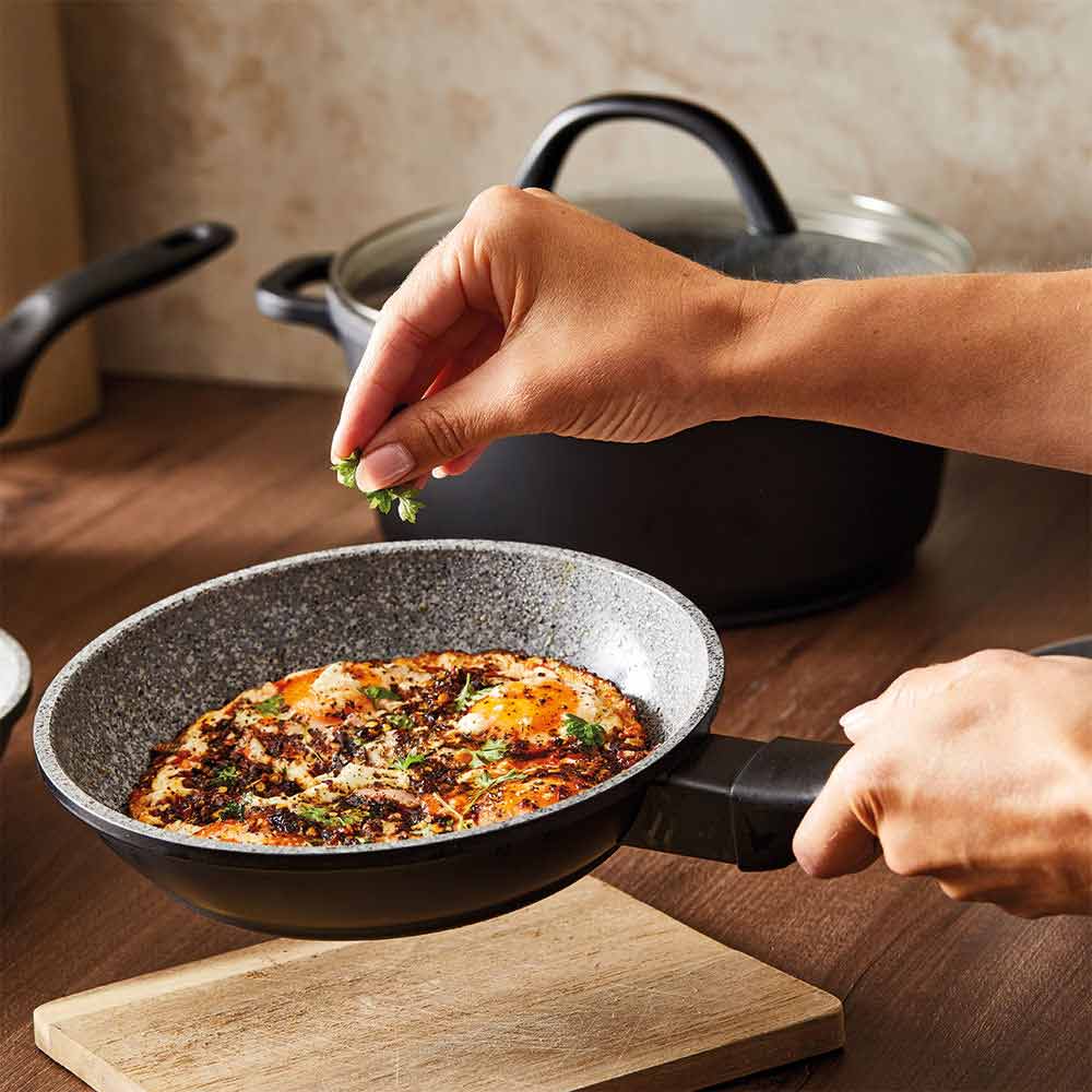 Grey non-stick cookware set with frying pan saucepan and pot with lids - Baccarat 4-piece cookware