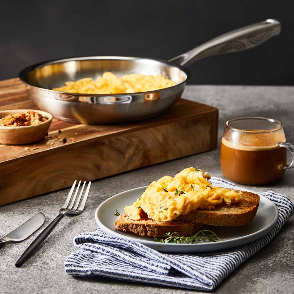Scrambled eggs on toast with coffee frying pan in background ceramic saute pan 30cm - Le Connoisseur