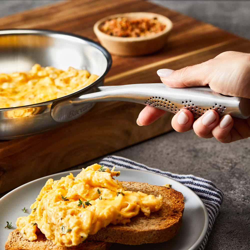 Scrambled eggs on toast with coffee frying pan in background ceramic saute pan 30cm - Le Connoisseur