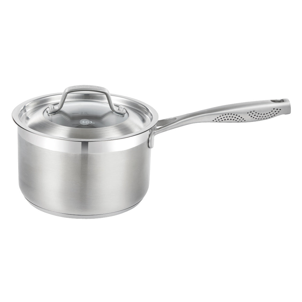 Close-up of a smooth stainless steel saucepan with lid 16cm - Baccarat id3 stainless steel saucepan