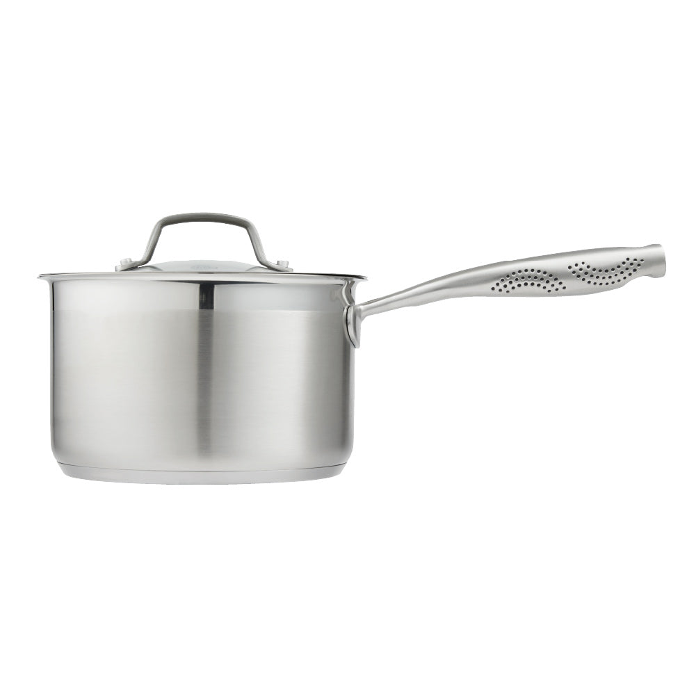 Close-up of a smooth stainless steel saucepan with lid 16cm - Baccarat id3 stainless steel saucepan