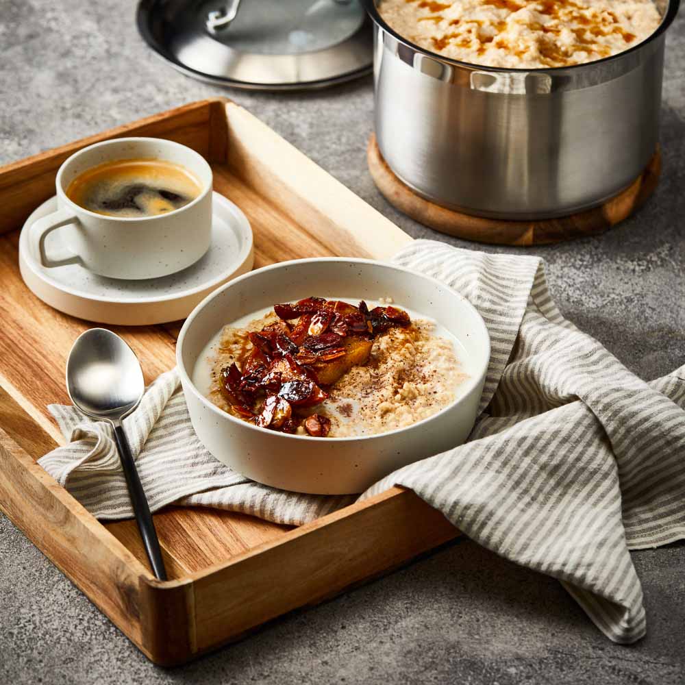 Close-up of a smooth stainless steel saucepan with lid 16cm - Baccarat id3 stainless steel saucepan