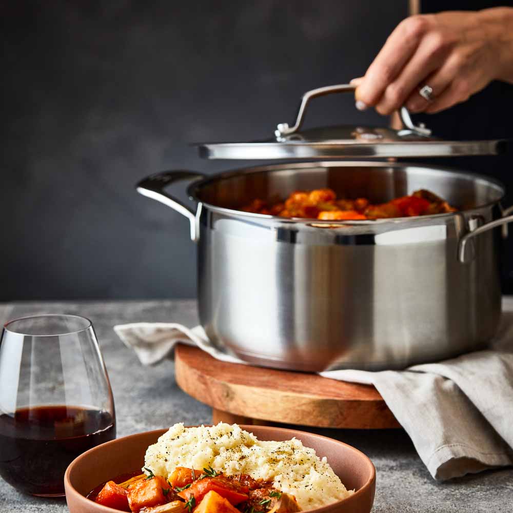 Shiny silver pot with a lid featuring a sleek handle design stainless steel saucepan 20cm - Baccarat