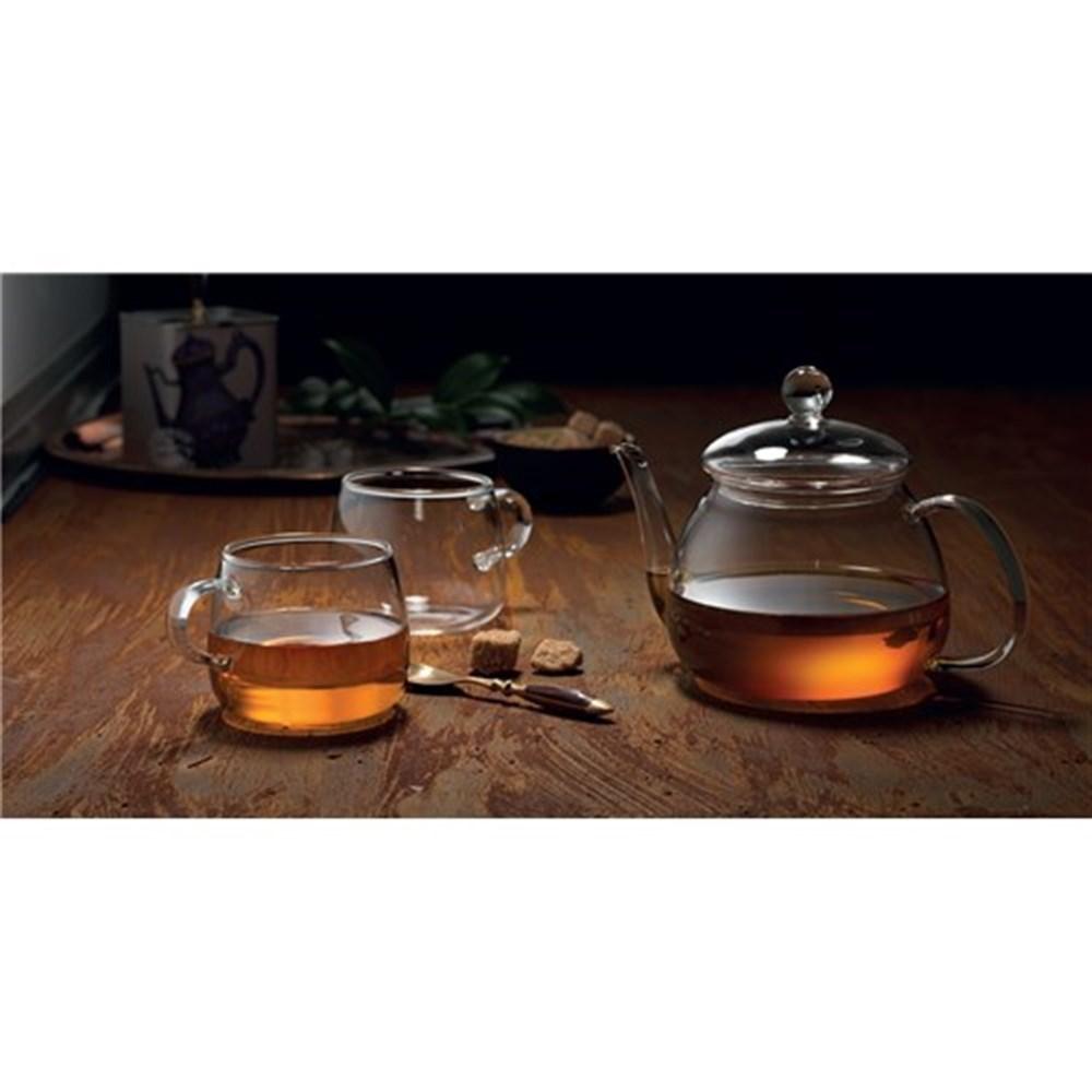 Baccarat glass tea cup and pot set with sugar cubes on a wooden table - Baccarat Barista Venice
