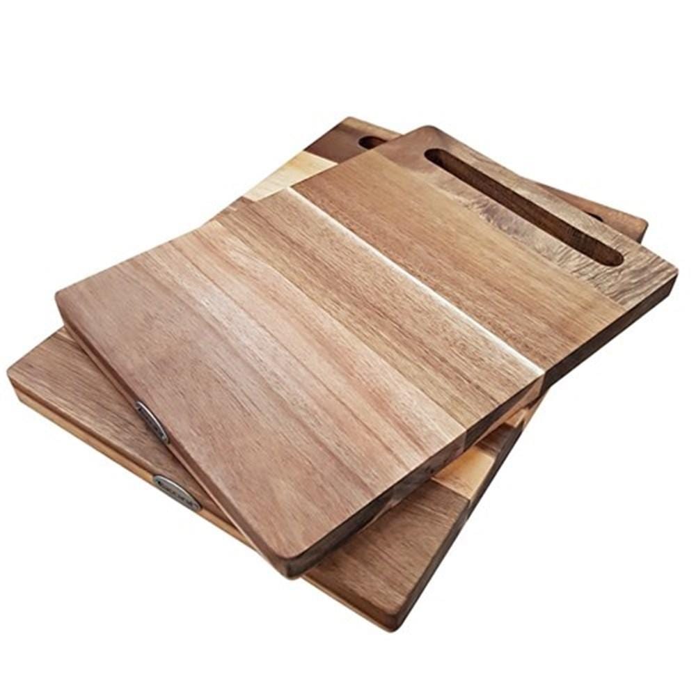 Acacia rectangle chopping board with a smooth surface and natural hue - Baccarat butchers corner