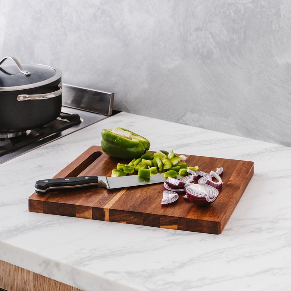 Acacia rectangle chopping board with a smooth surface and natural hue - Baccarat butchers corner