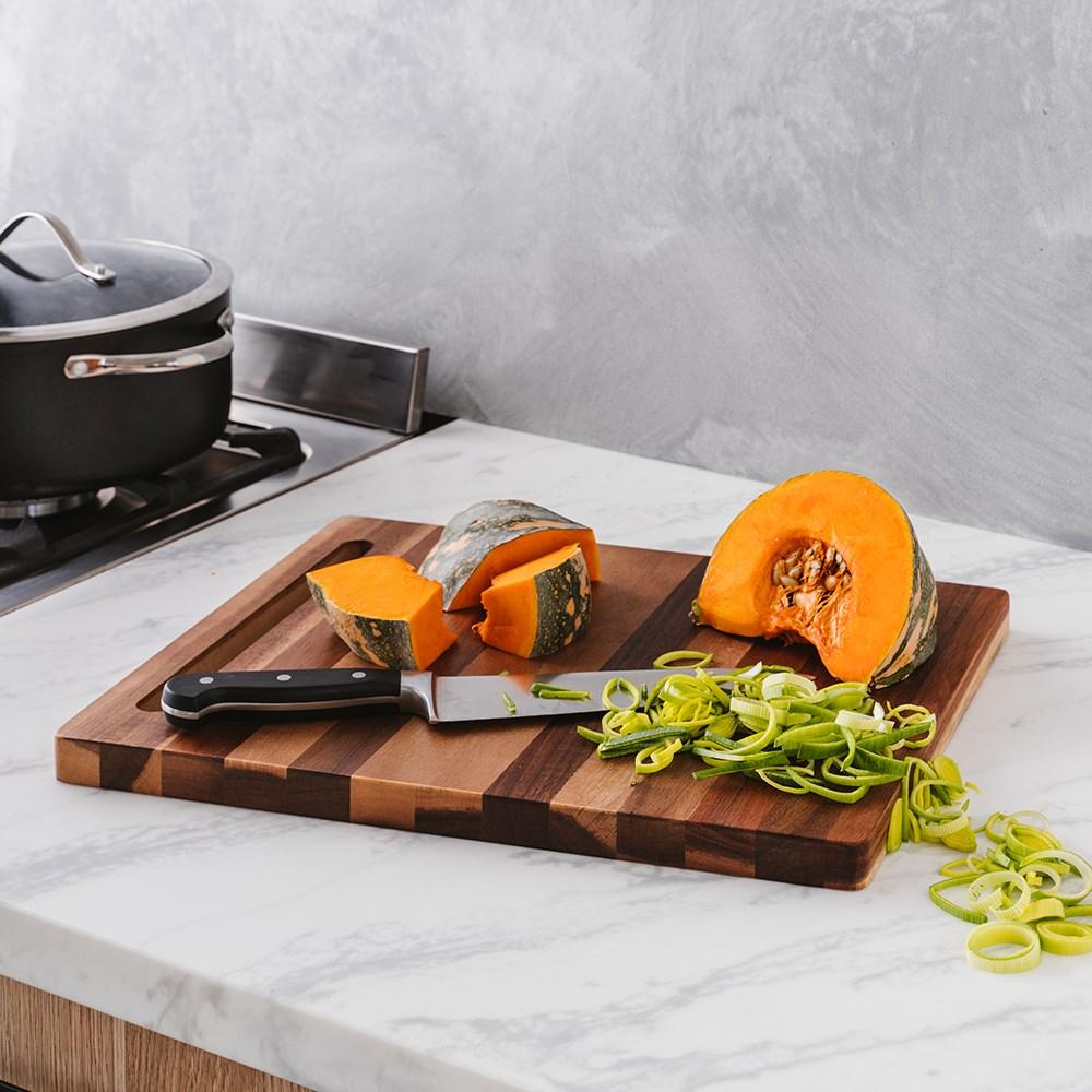 Acacia rectangle chopping board with a smooth surface and sturdy design - Baccarat Butchers Corner
