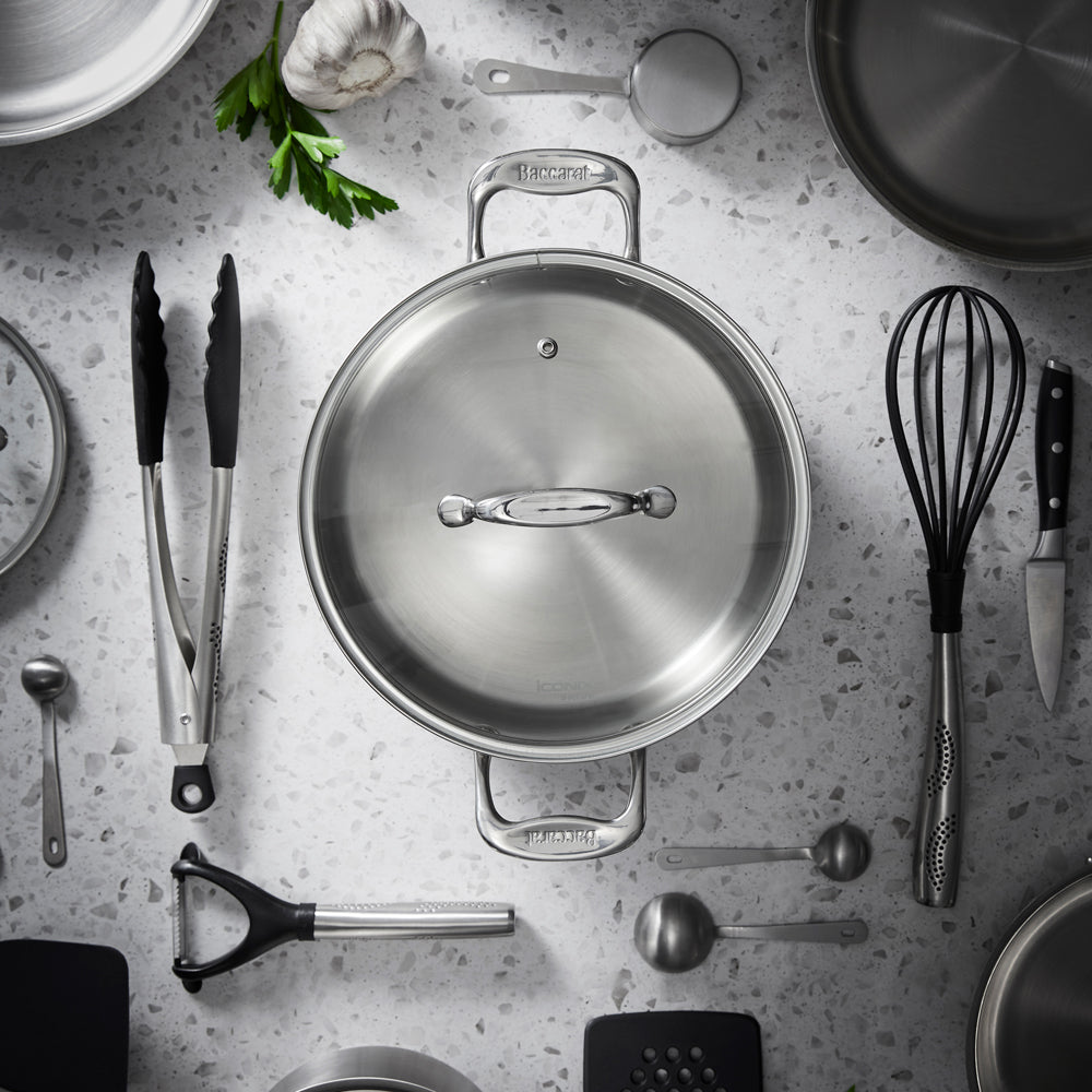 Elegant round casserole with lid in white ceramic perfect for cooking and serving - Baccarat
