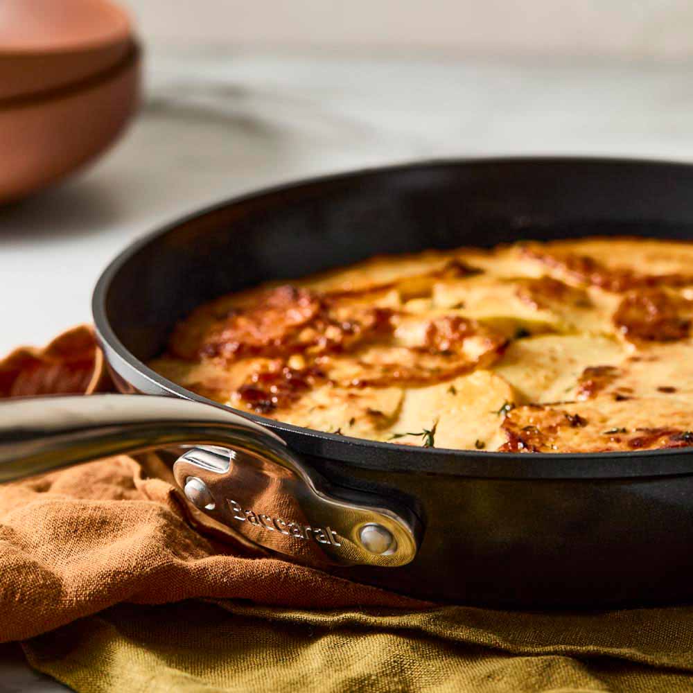 golden baked dish on a cloth featuring crispy edges ceramic frypan 24cm - Baccarat le connoisseur