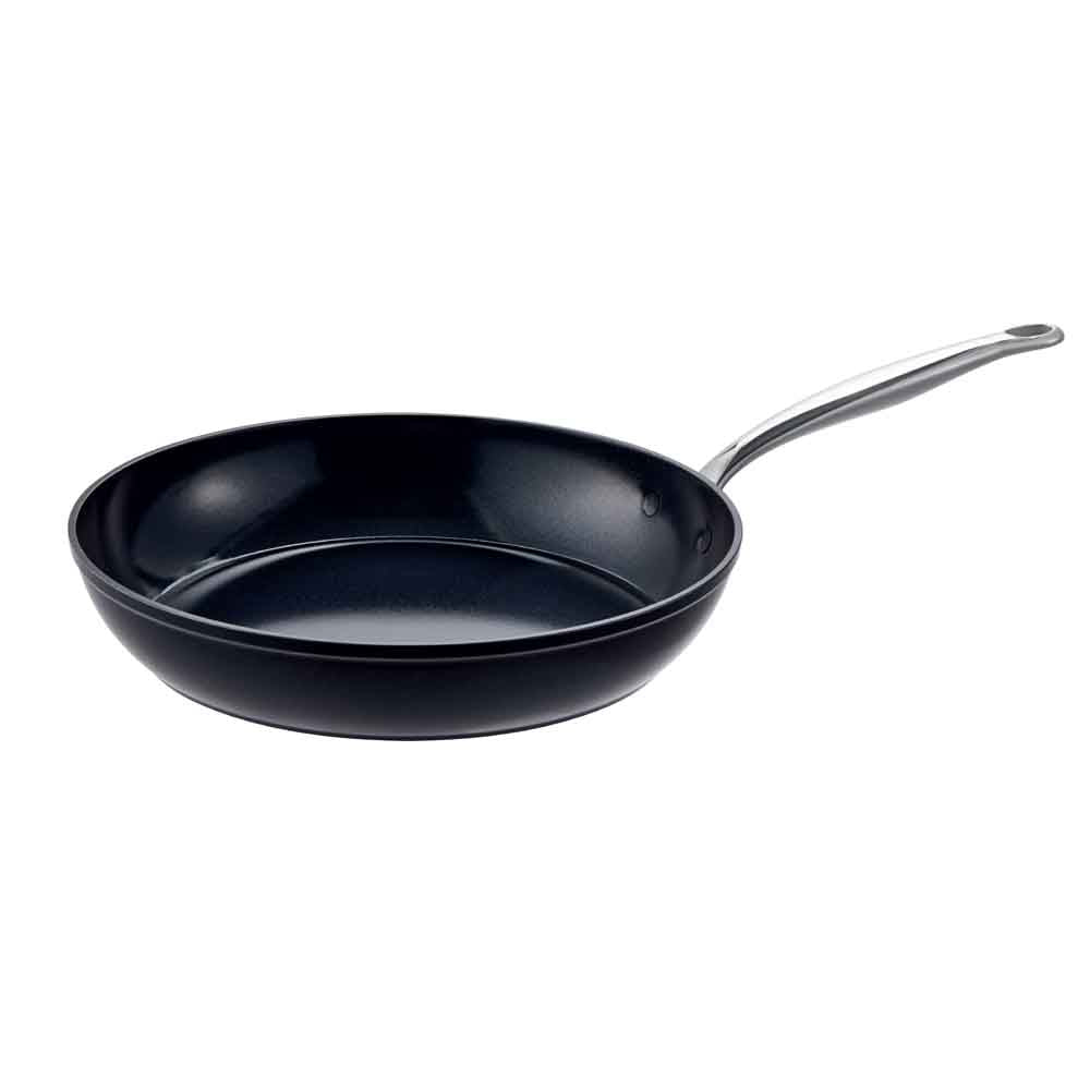 Close-up of a black cast iron skillet filled with vibrant ratatouille colour frypan 26cm - Baccarat
