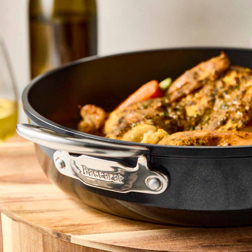 Roasted chicken with vegetables in a black frypan on a wooden board black frypan 28cm - Baccarat